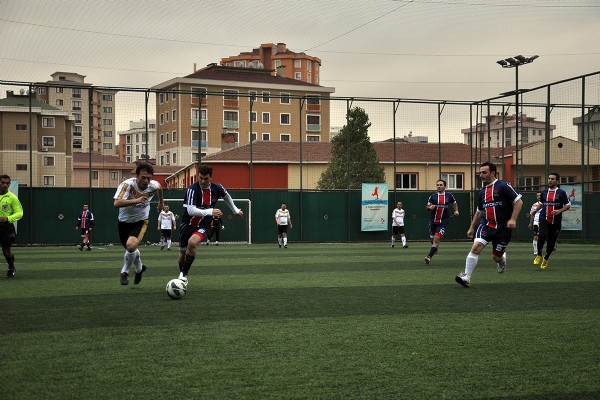 Dört Takım Yolu Yarıladı