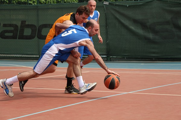 Basketbolcular Sahaya İndi